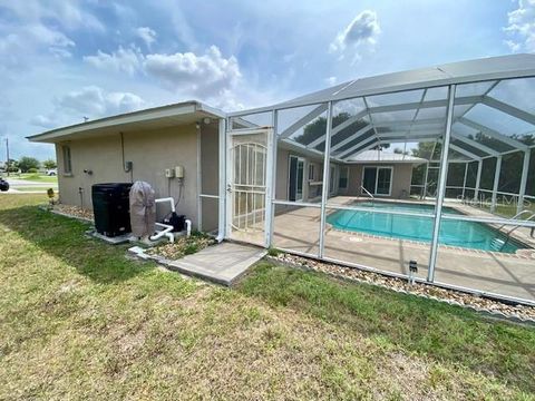 Single Family Residence in PORT CHARLOTTE FL 18637 LAKE WORTH BOULEVARD 39.jpg