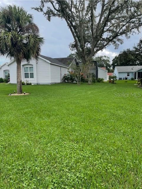 LADY LAKE ORANGE BLOSSOM GARDENS UNIT 18 - Residential