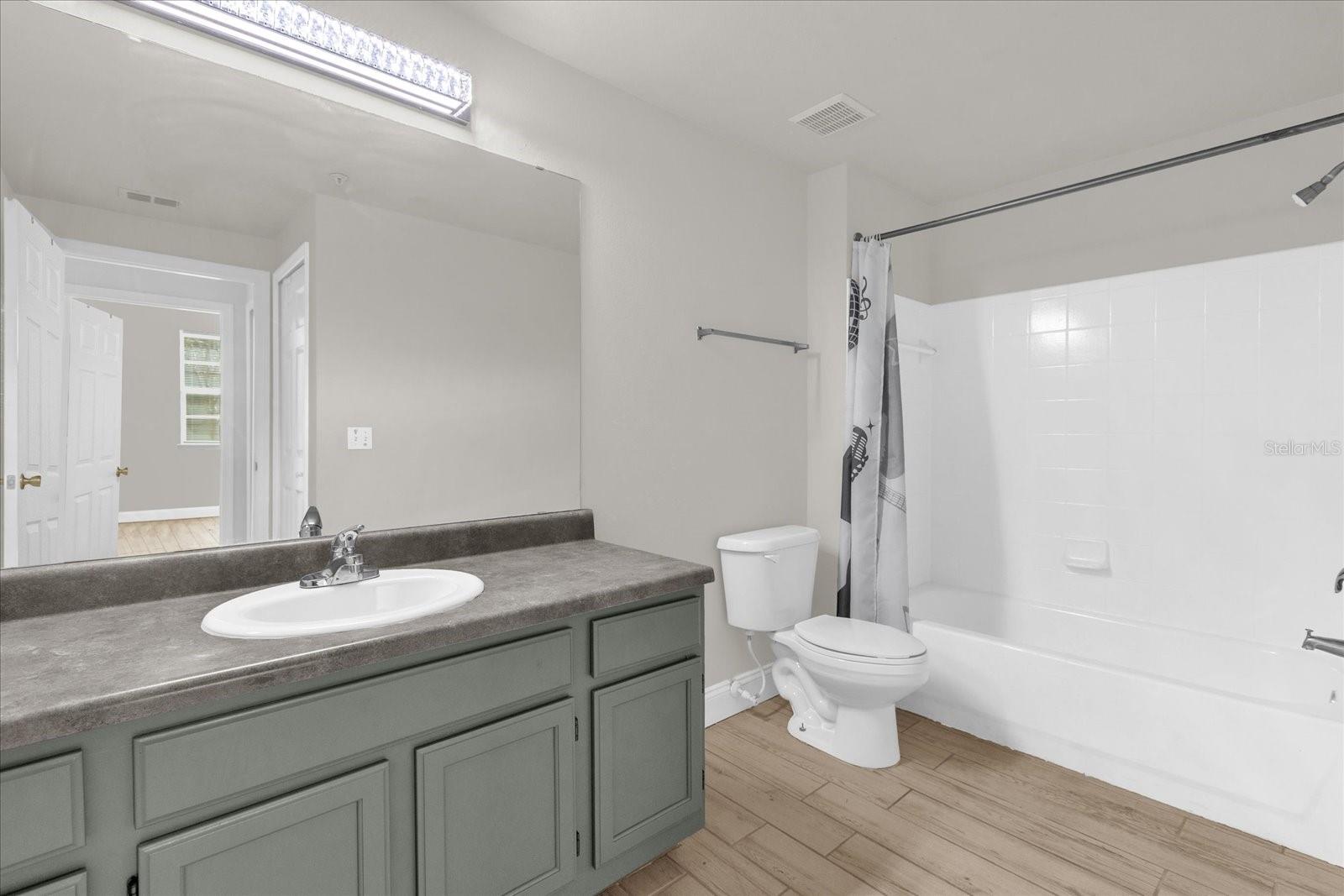 HAMPTONS/METROWEST - Residential