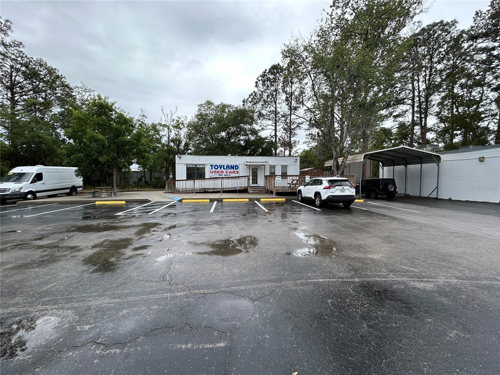 INDUSTRIAL PARK - Commercial Lease