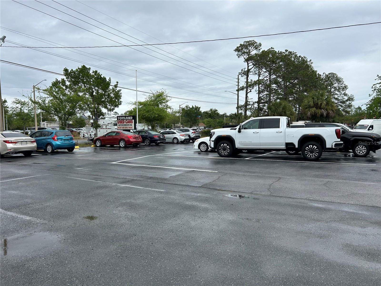 INDUSTRIAL PARK - Commercial Lease