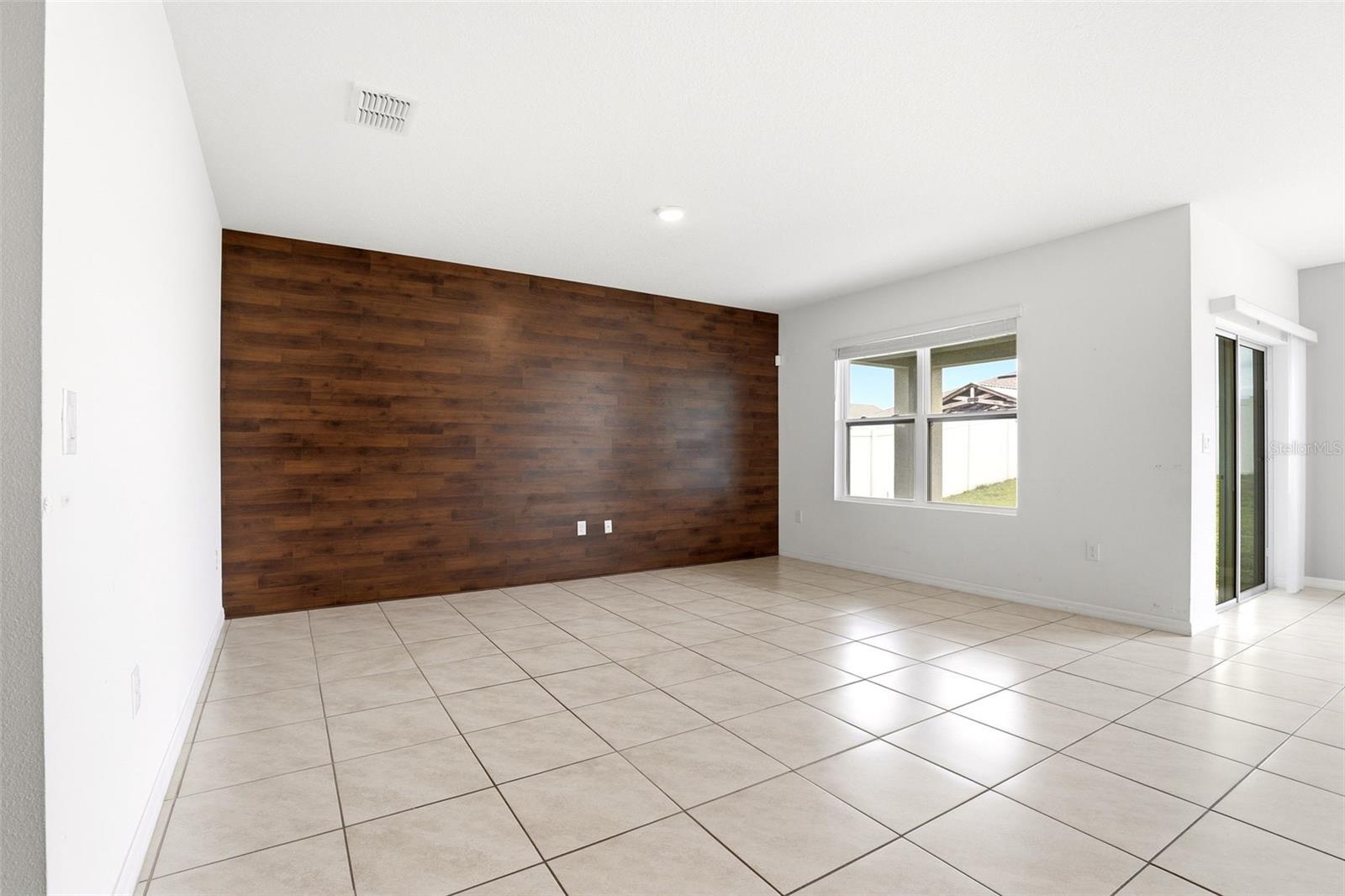 ESTATES OF WESTERLY - Residential Lease