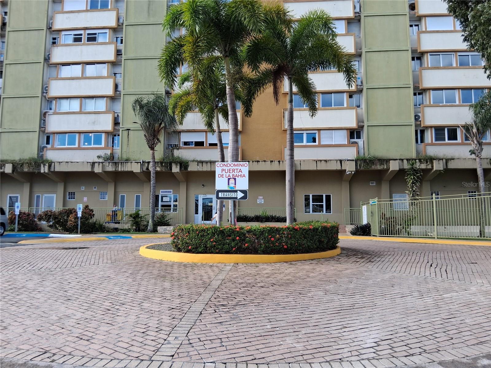 CONDOMINIO LA PUERTA DE LA BAHIA - Residential