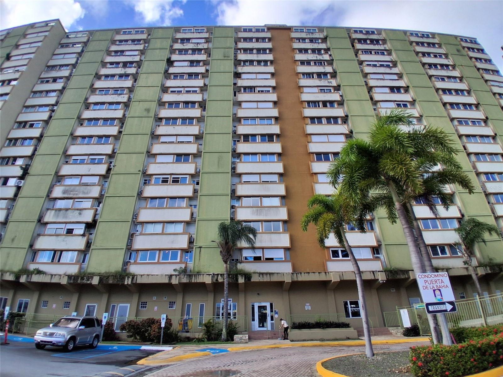 CONDOMINIO LA PUERTA DE LA BAHIA - Residential