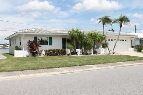 Photo of 9665 Mainlands Boulevard W, Pinellas Park, FL 33782 (MLS # TB8422967)