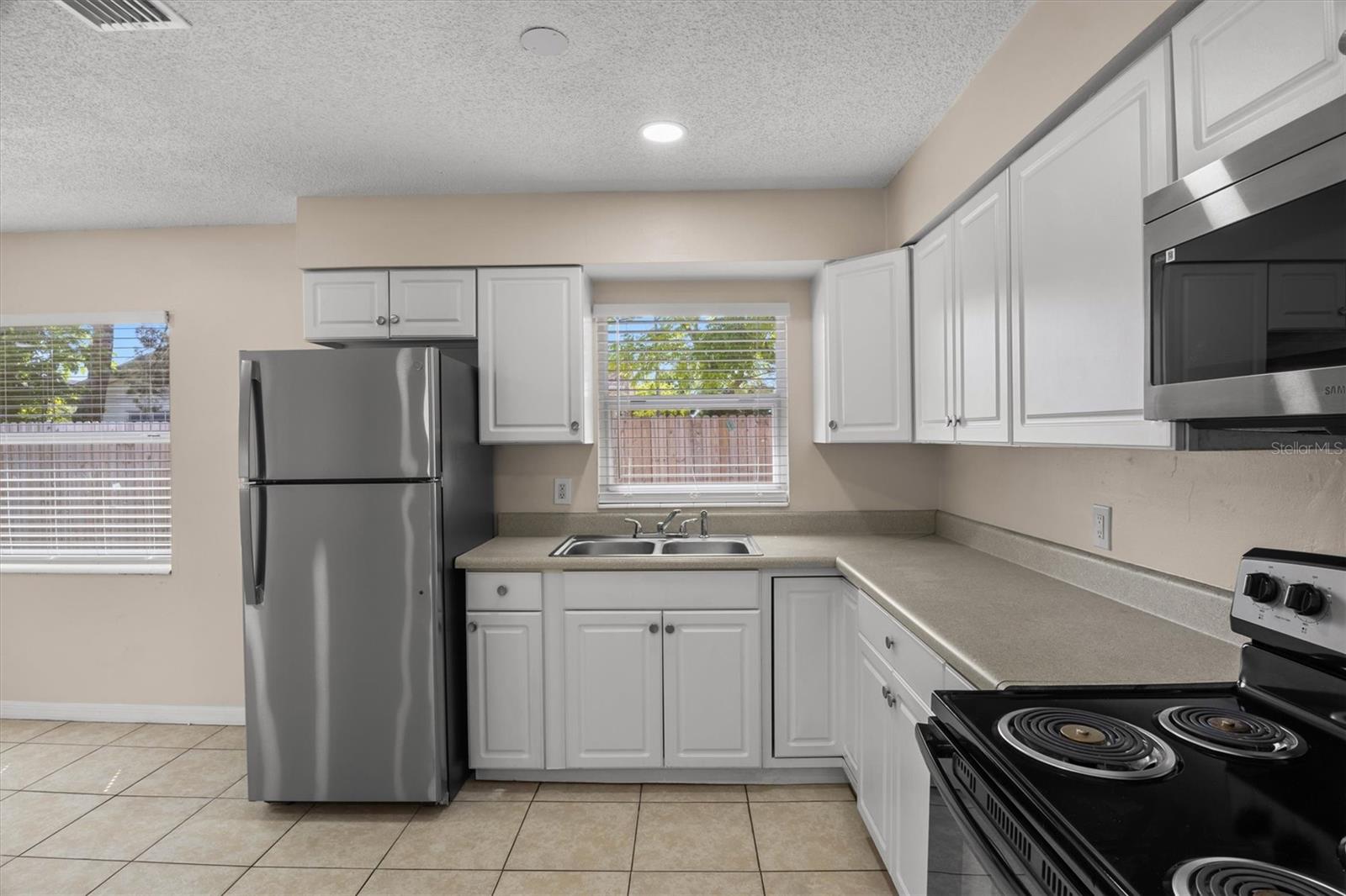 REPLAT OF CHECKS SUB - Residential