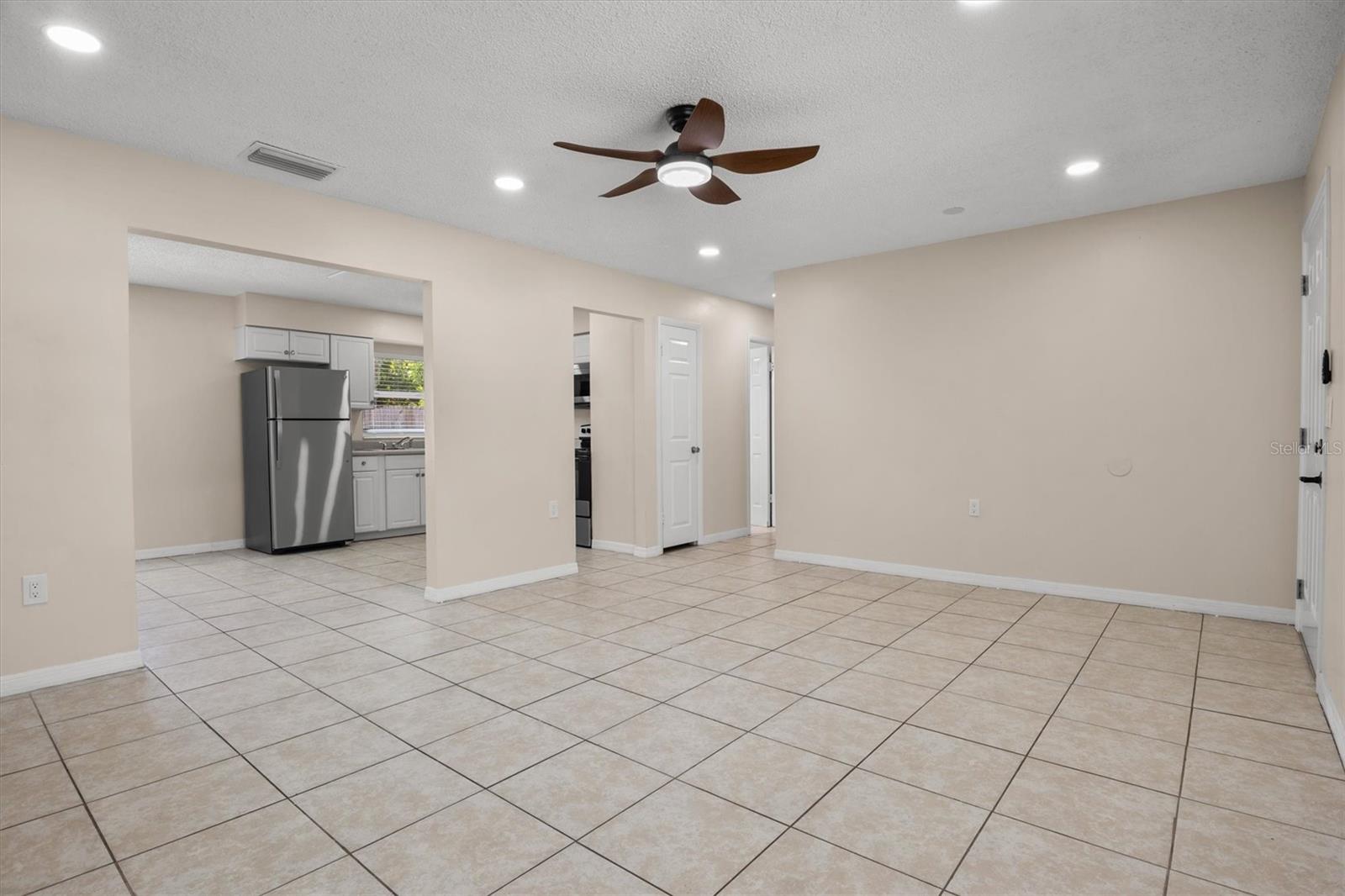 REPLAT OF CHECKS SUB - Residential