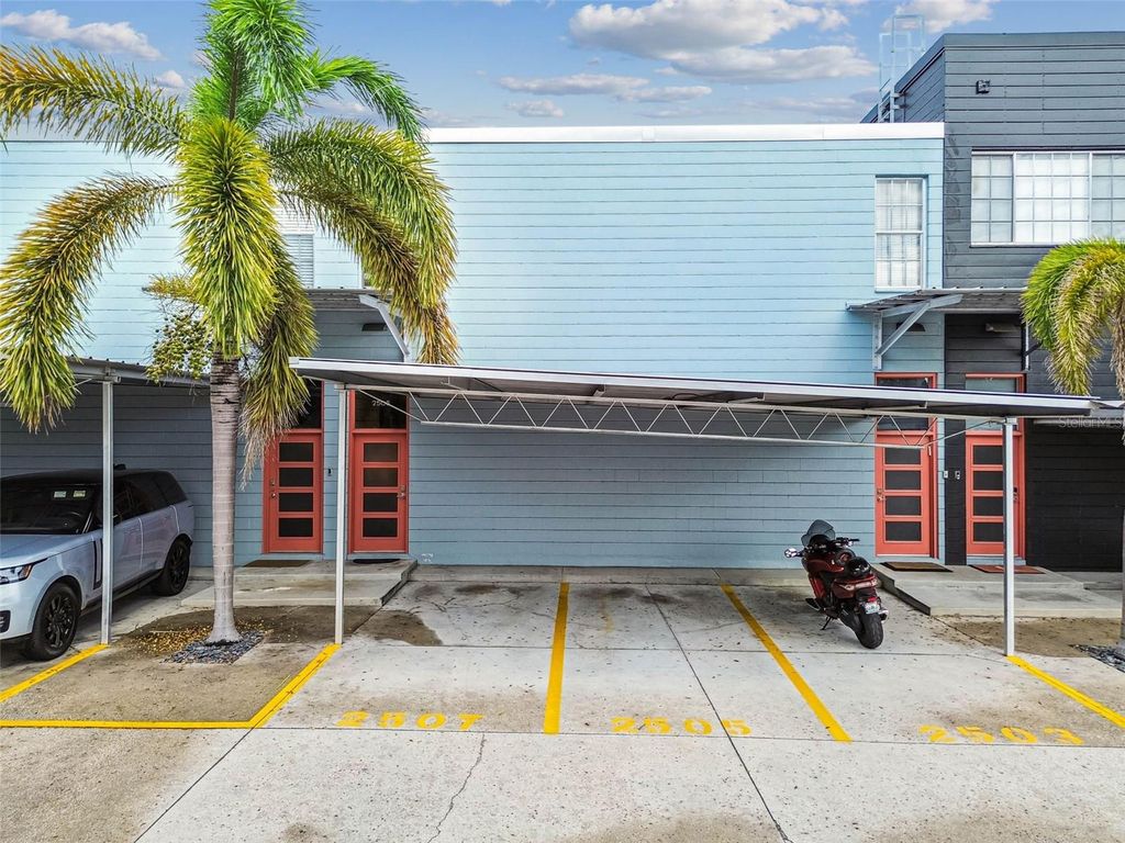 Photo of 2505 W Azeele Street, Tampa, FL 33609 (MLS # TB8428655)