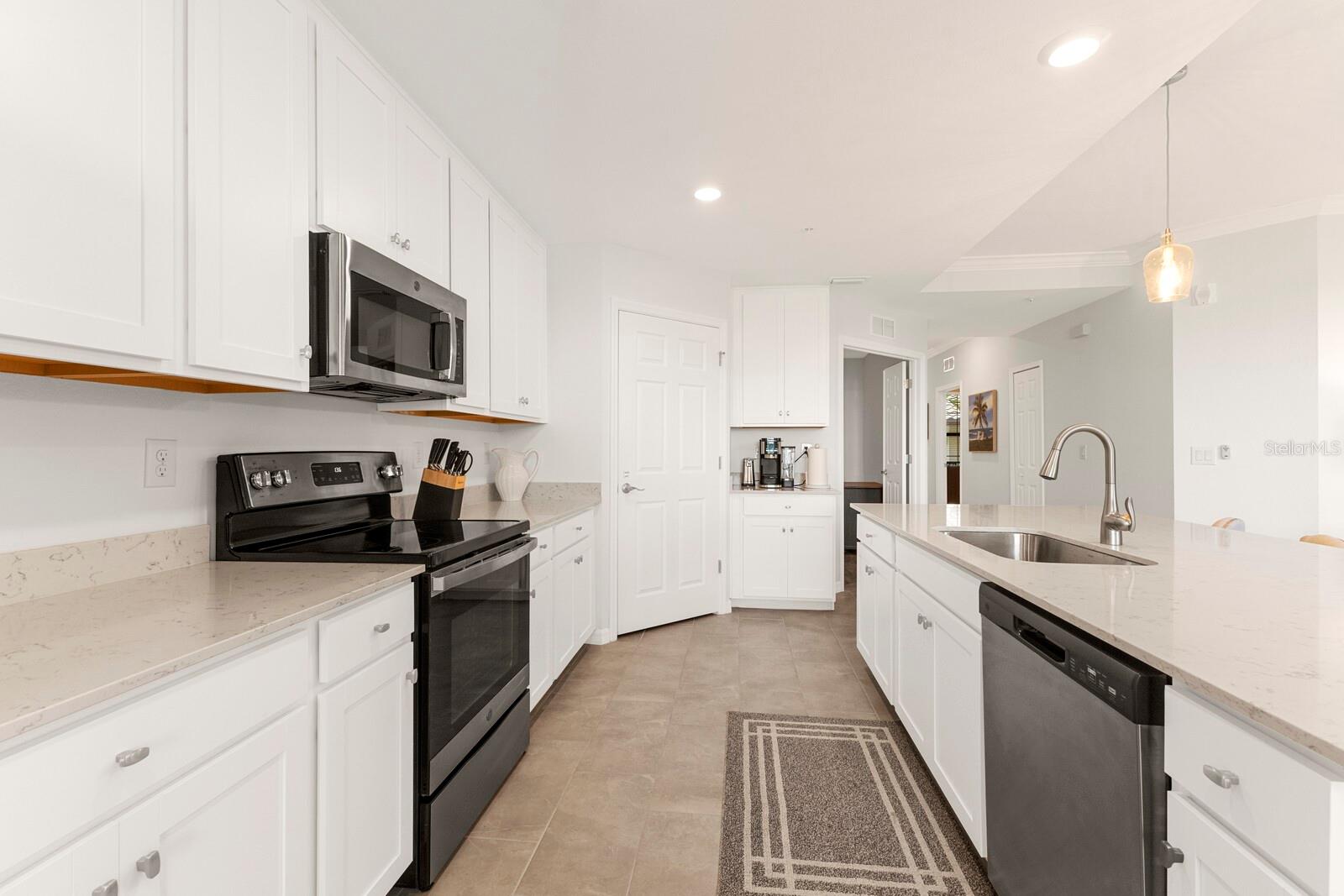 LAKEWOOD NATIONAL - Residential Lease