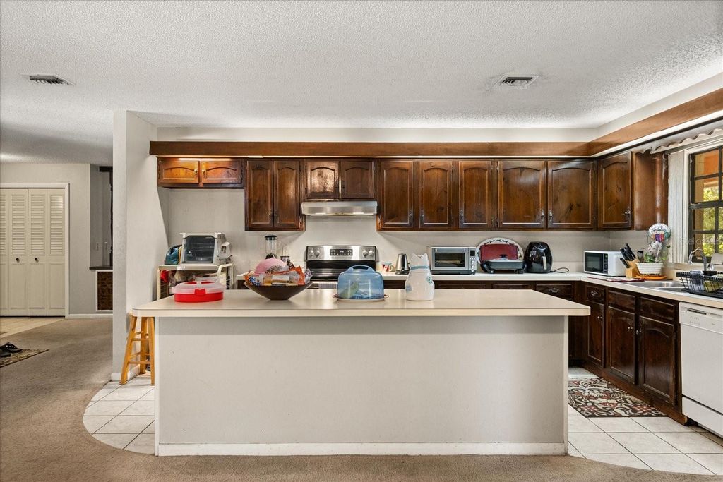 Photo of 3905 SE 7th St, Ocala, FL 34471 (MLS # O6361539)