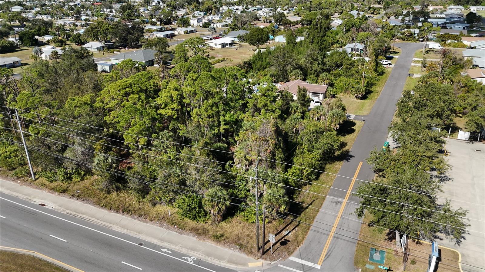 TUDOR CIRCLE 02 - Land