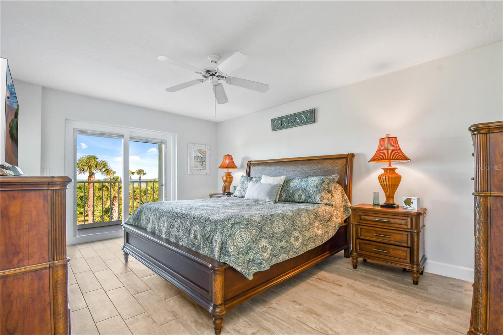 OCEAN OAKS CONDO PH 02 - Residential Lease