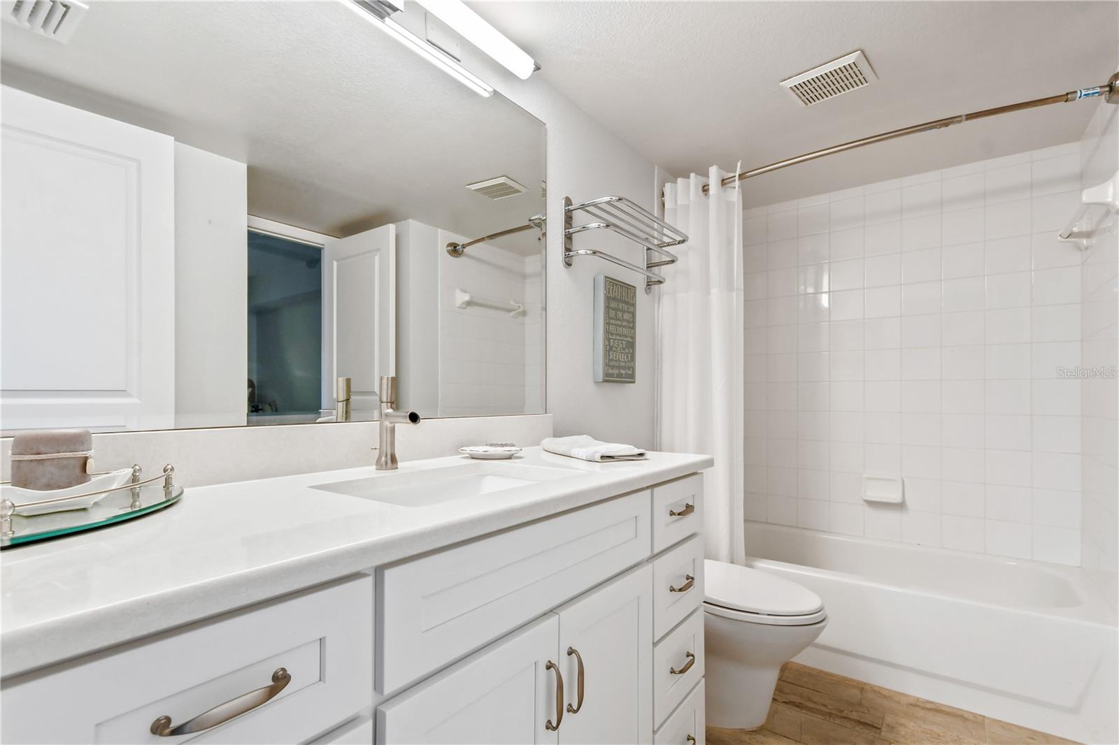 OCEAN OAKS CONDO PH 02 - Residential Lease