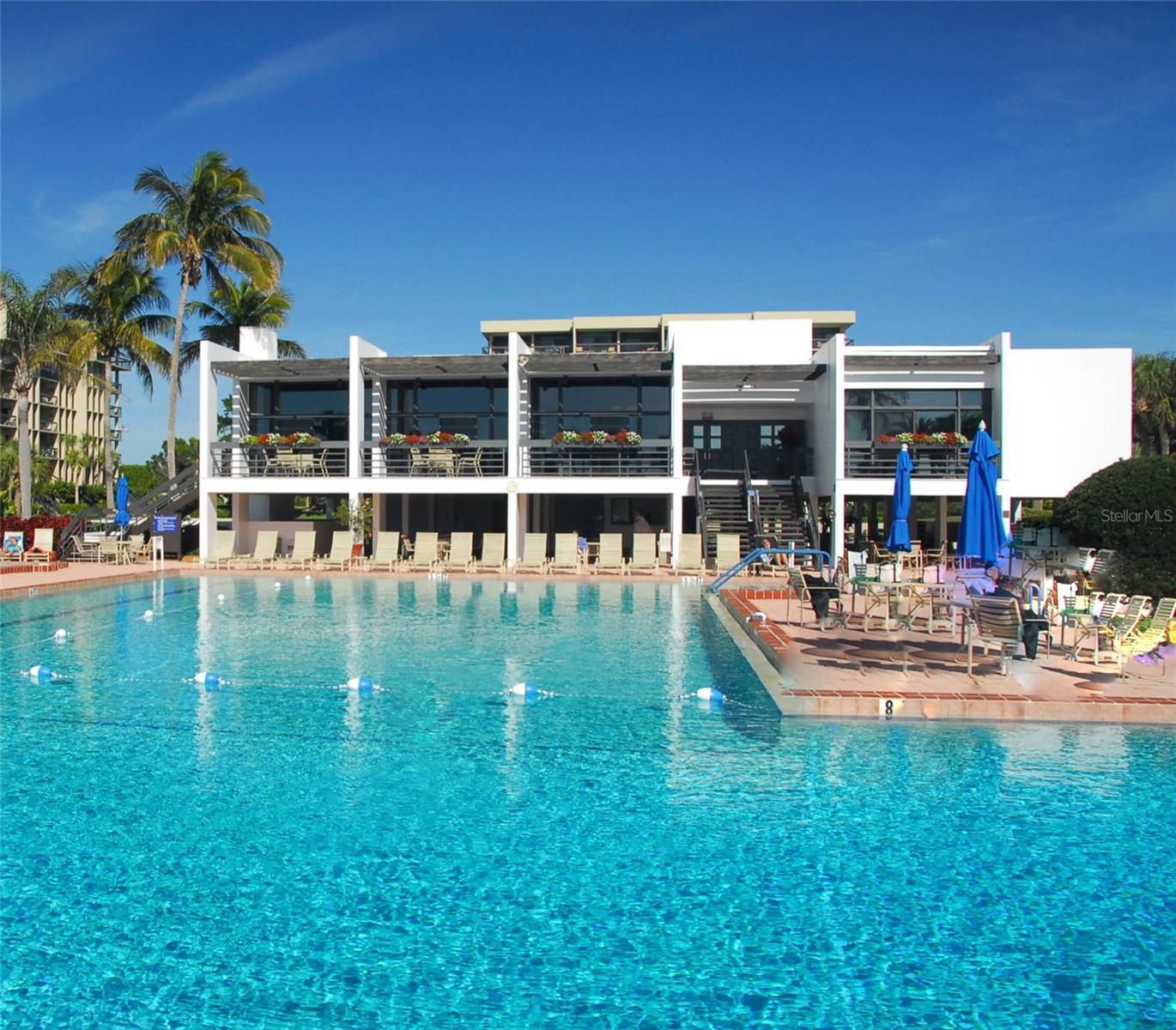 BEACHPLACE I - Residential