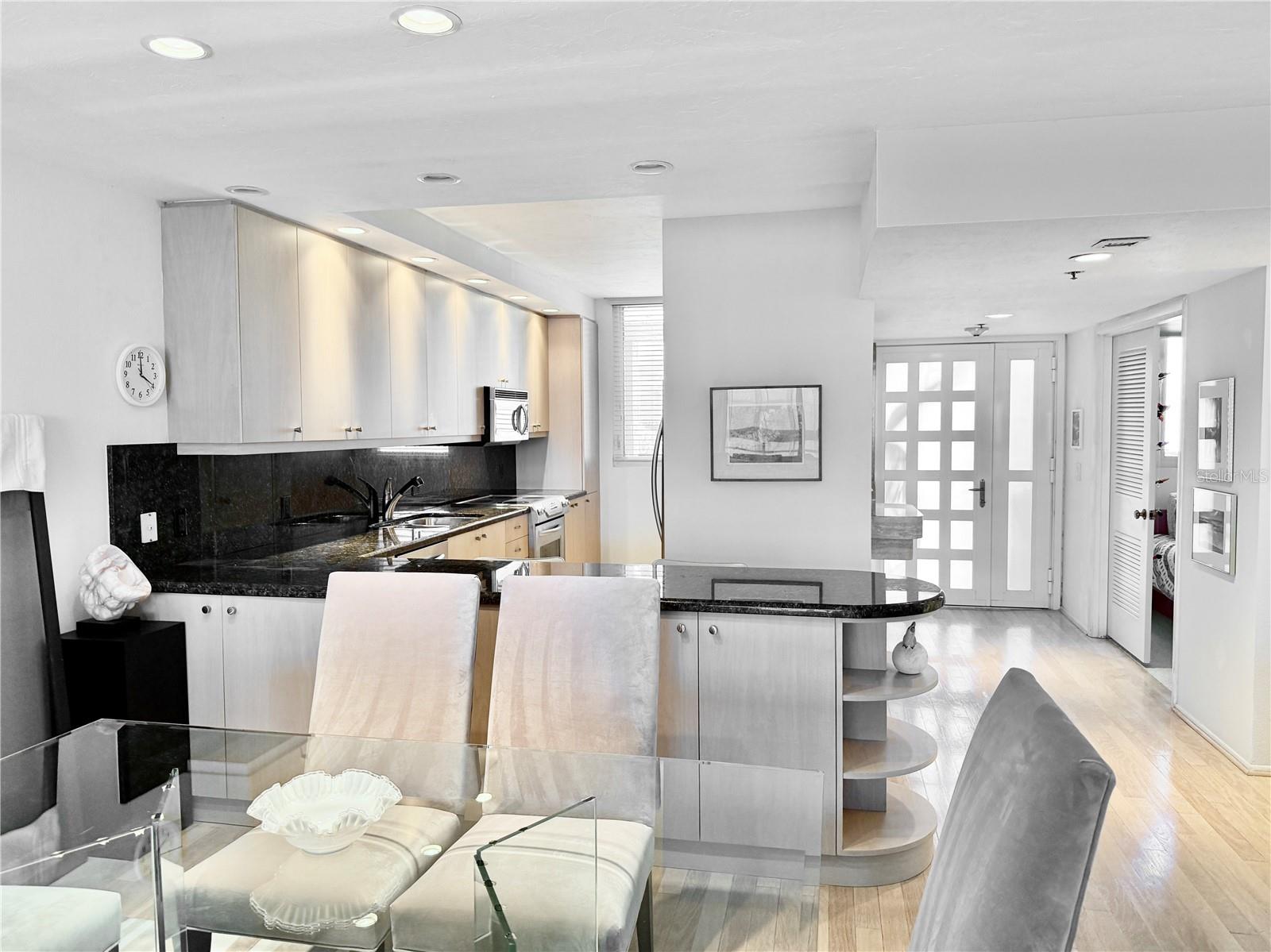 BEACHPLACE I - Residential