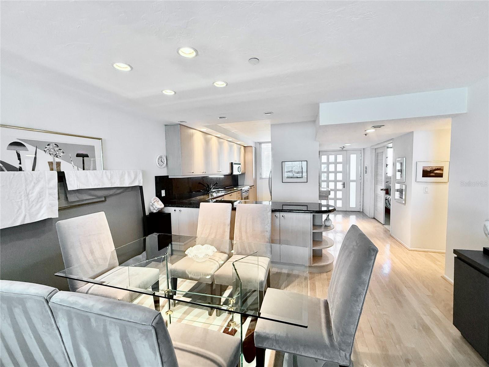 BEACHPLACE I - Residential