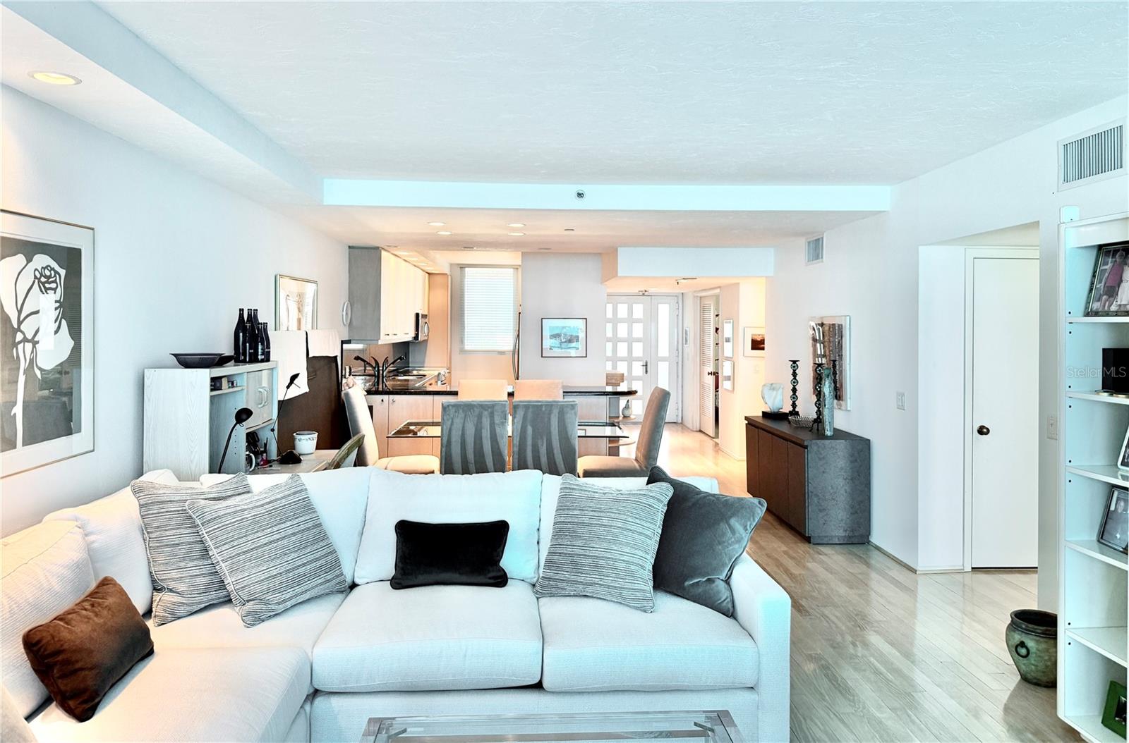 BEACHPLACE I - Residential