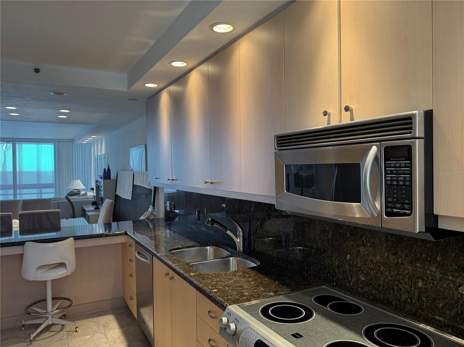 BEACHPLACE I - Residential