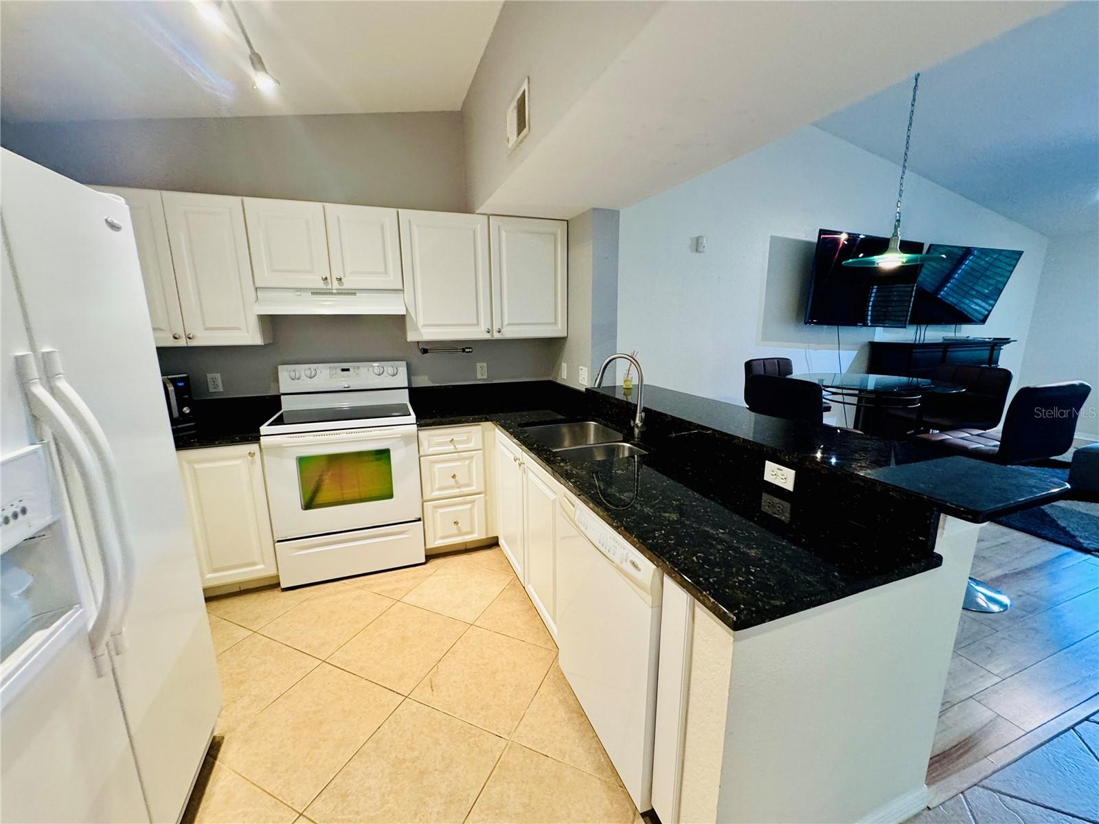 KEY ROYAL CONDO - Residential Lease