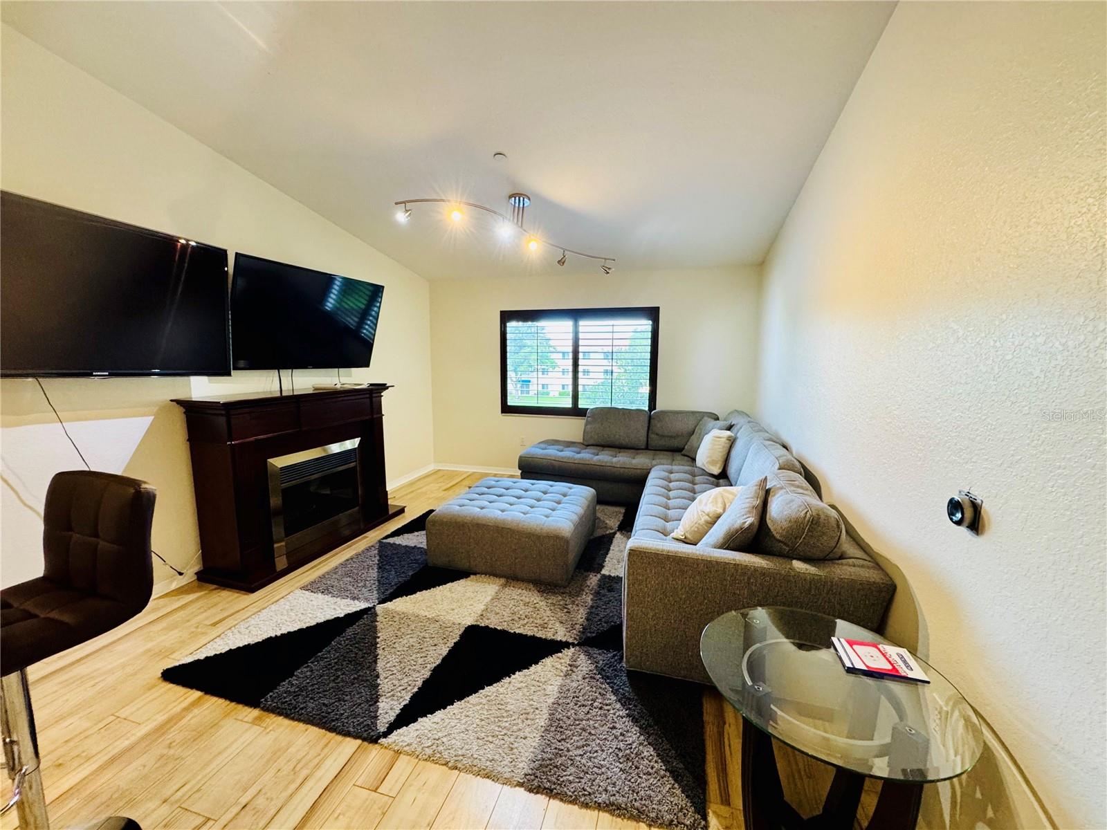 KEY ROYAL CONDO - Residential Lease