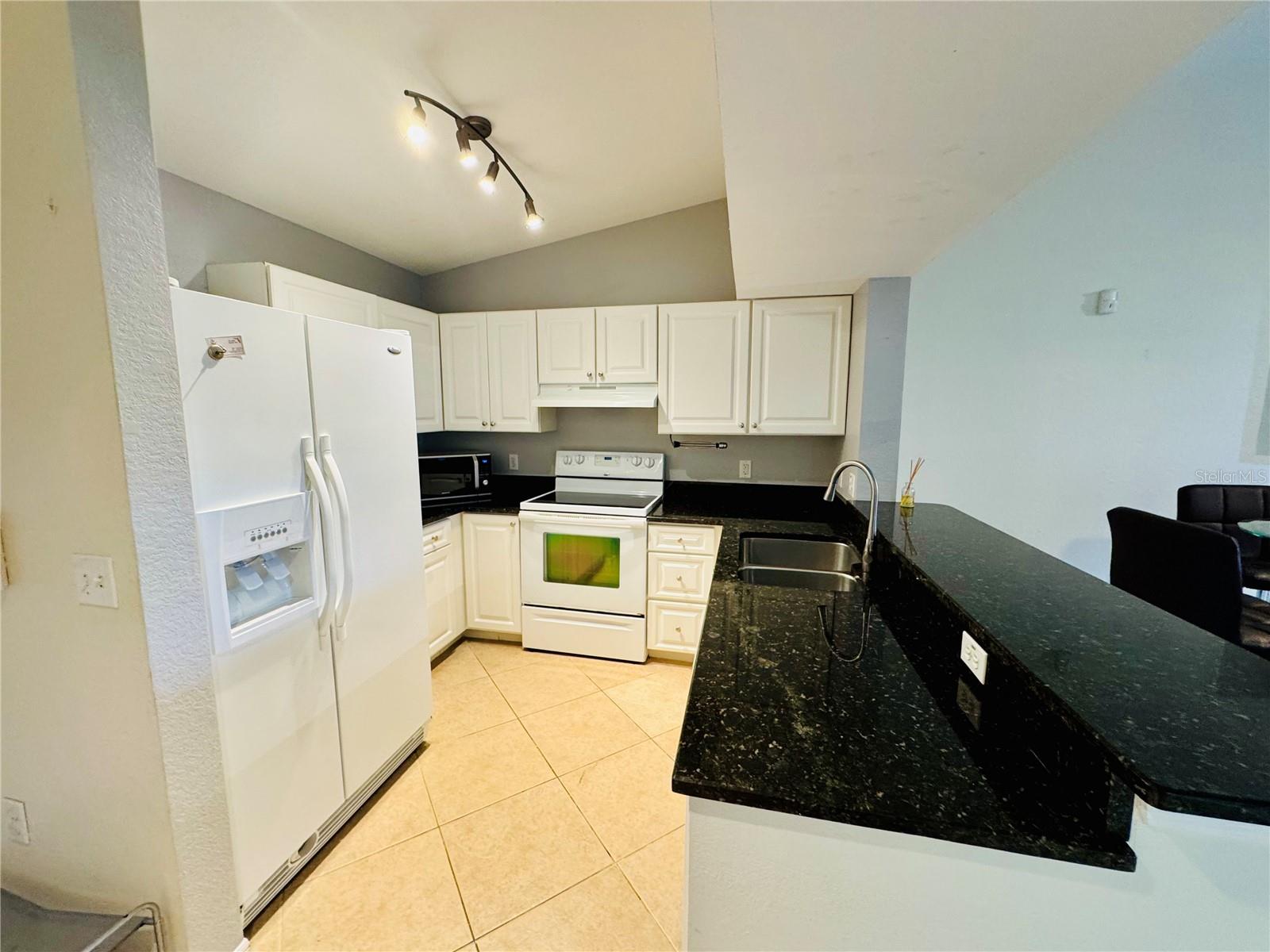 KEY ROYAL CONDO - Residential Lease