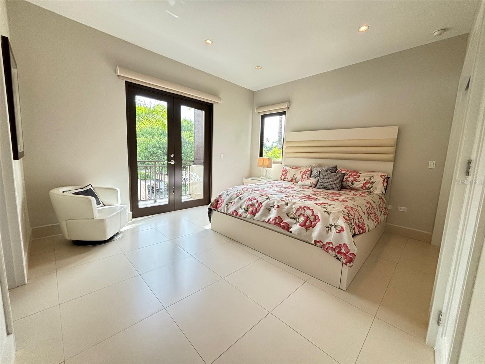 LAS VENTANAS II CONDOMINIUM - Residential