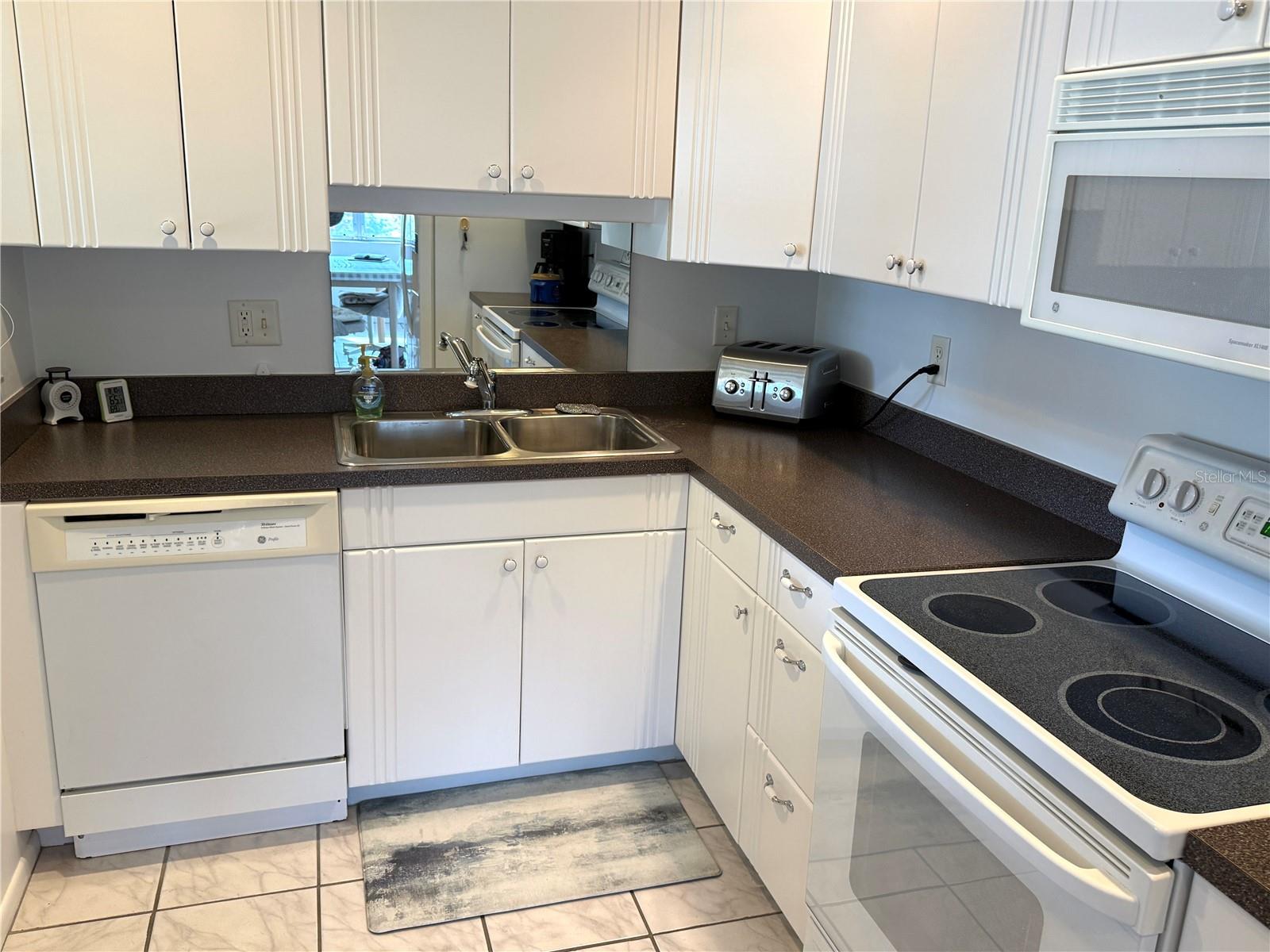 DESOTO SQUARE VILLAS PH I - Residential