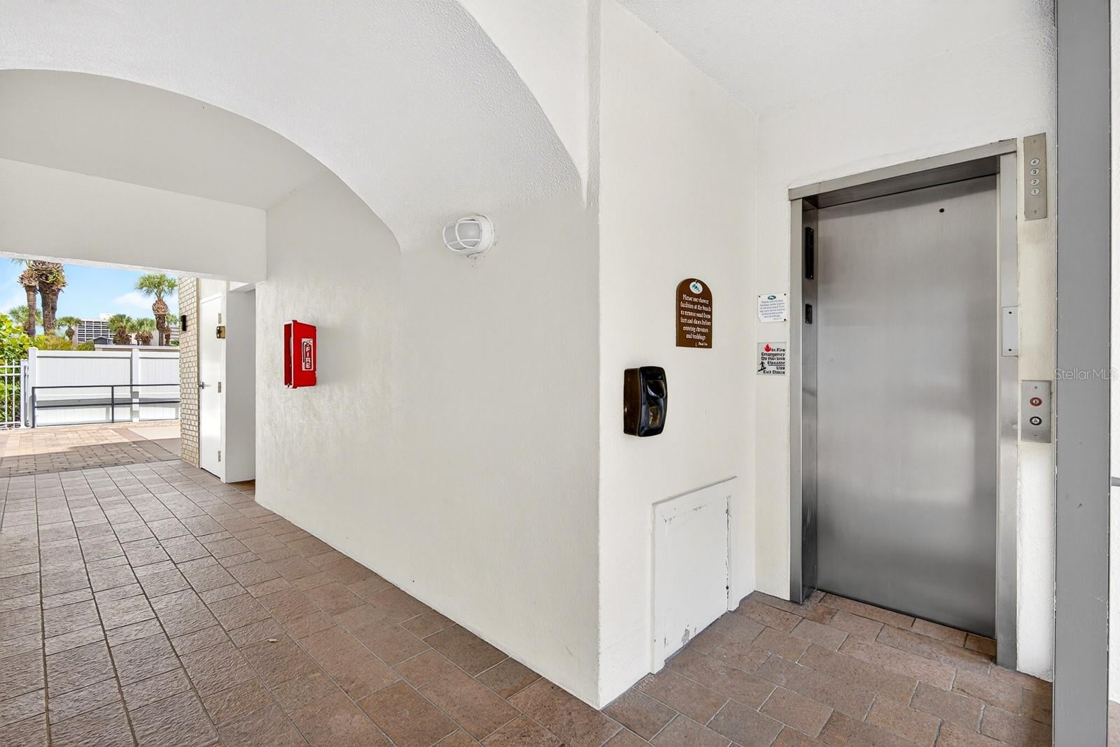 6144 MIDNIGHT PASS ROAD 4N, SARASOTA, FL, 34242 3 6144 MIDNIGHT PASS ROAD 4N