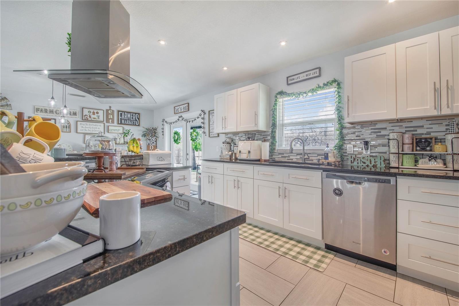 WOODLAND HILLS - Residential