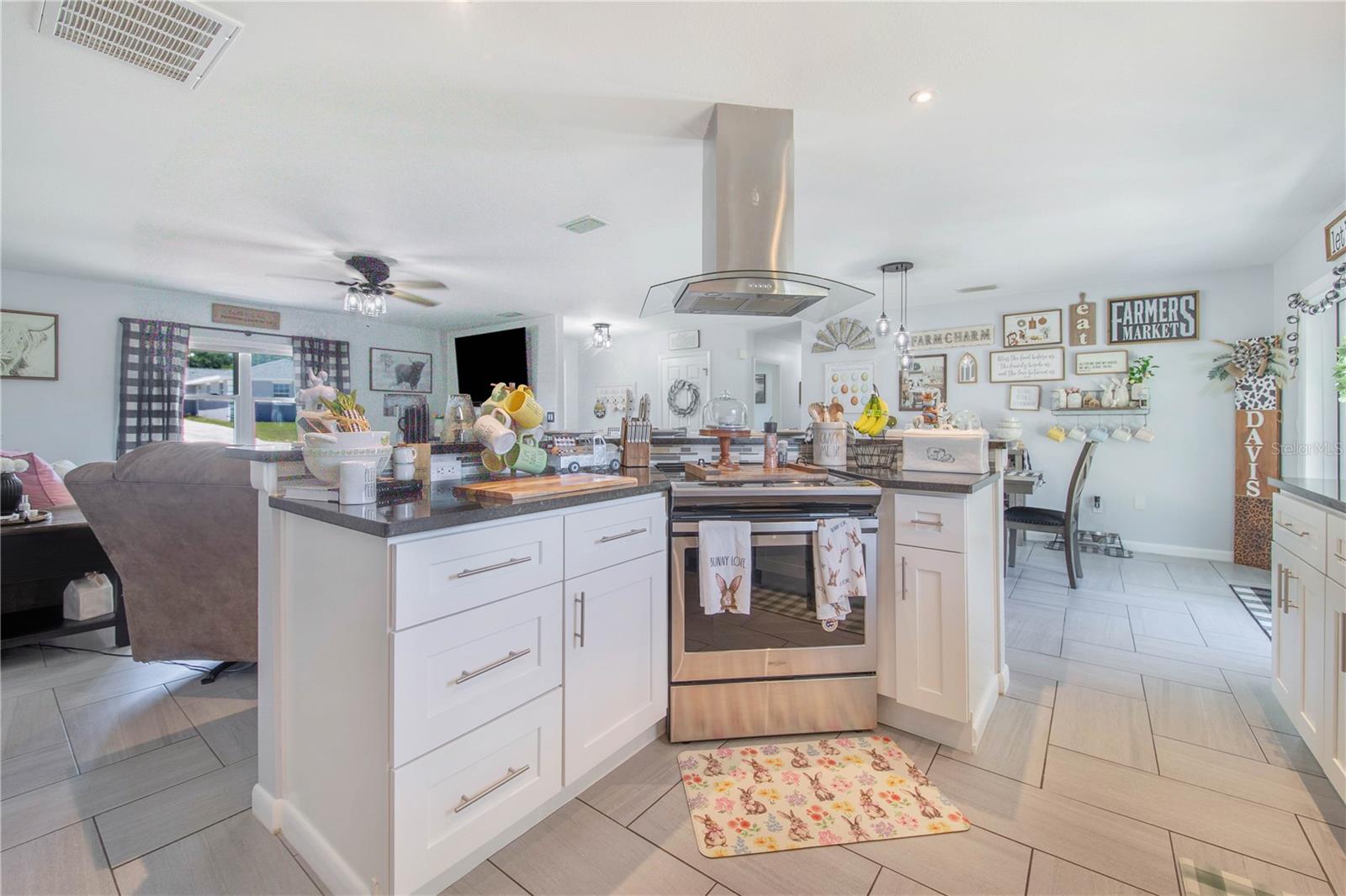 WOODLAND HILLS - Residential