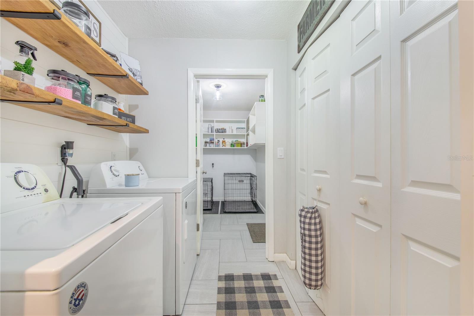 WOODLAND HILLS - Residential