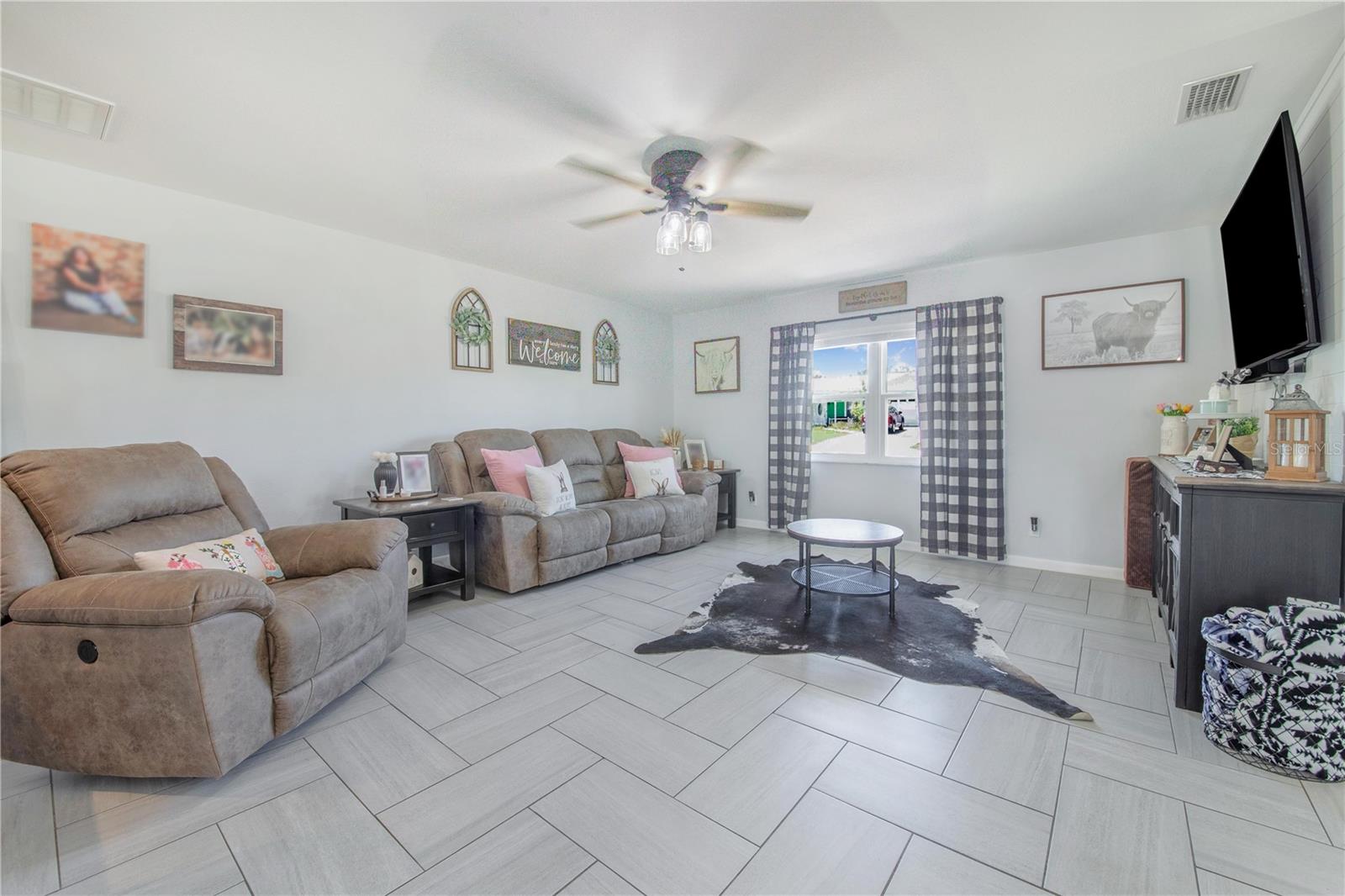 WOODLAND HILLS - Residential