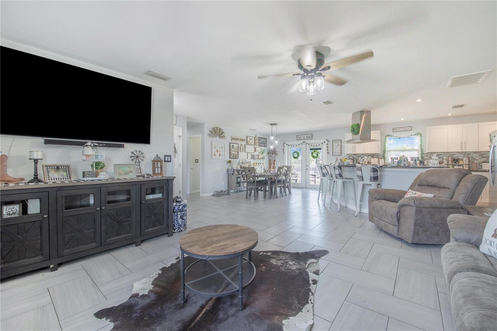 WOODLAND HILLS - Residential