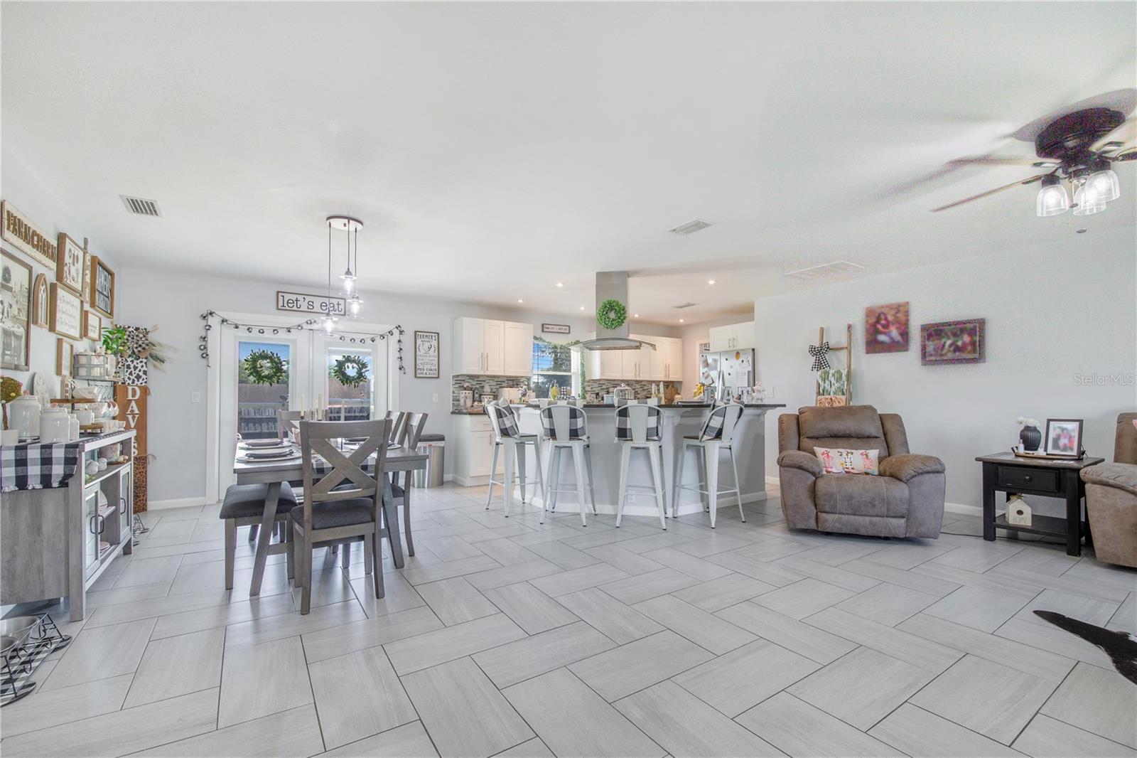 WOODLAND HILLS - Residential