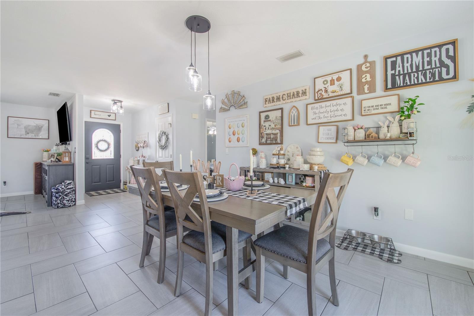 WOODLAND HILLS - Residential