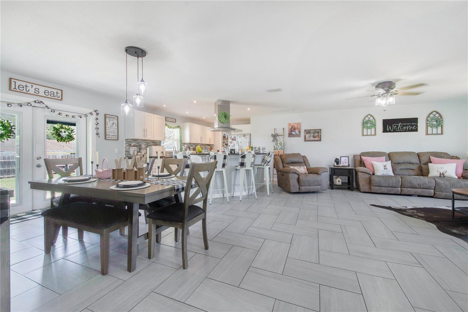 WOODLAND HILLS - Residential