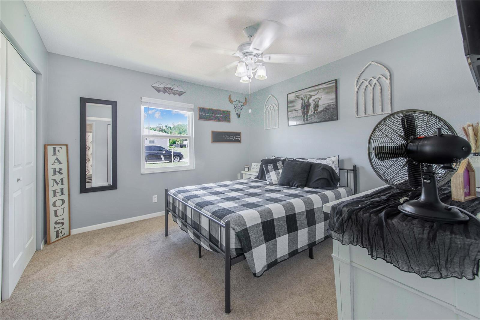 WOODLAND HILLS - Residential