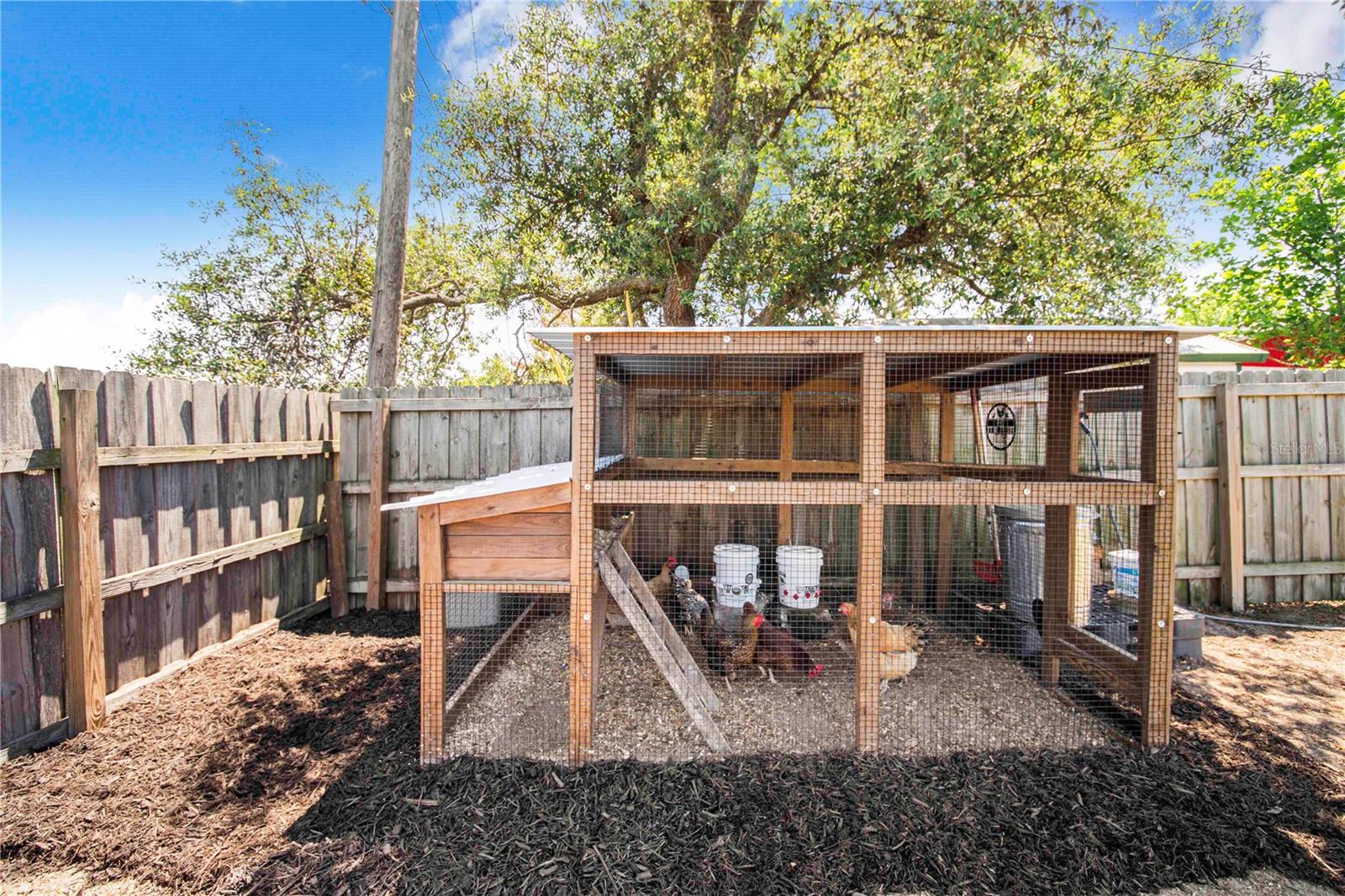 WOODLAND HILLS - Residential