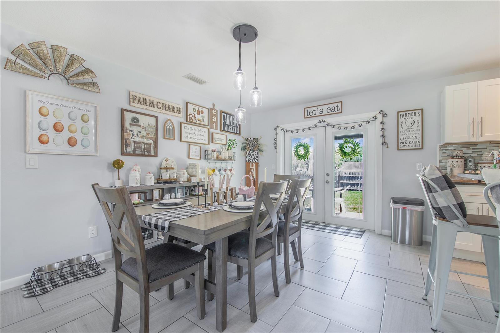 WOODLAND HILLS - Residential