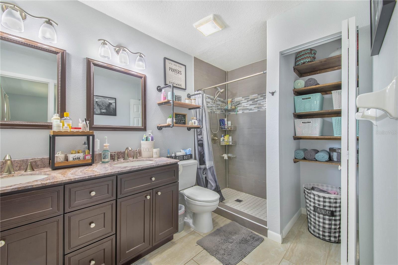 WOODLAND HILLS - Residential