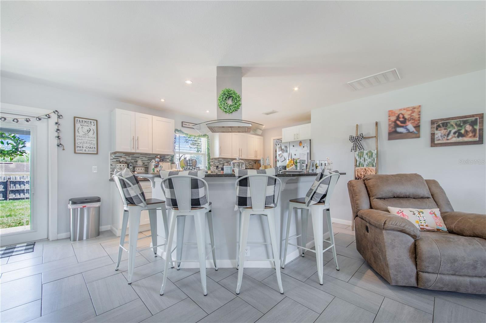 WOODLAND HILLS - Residential