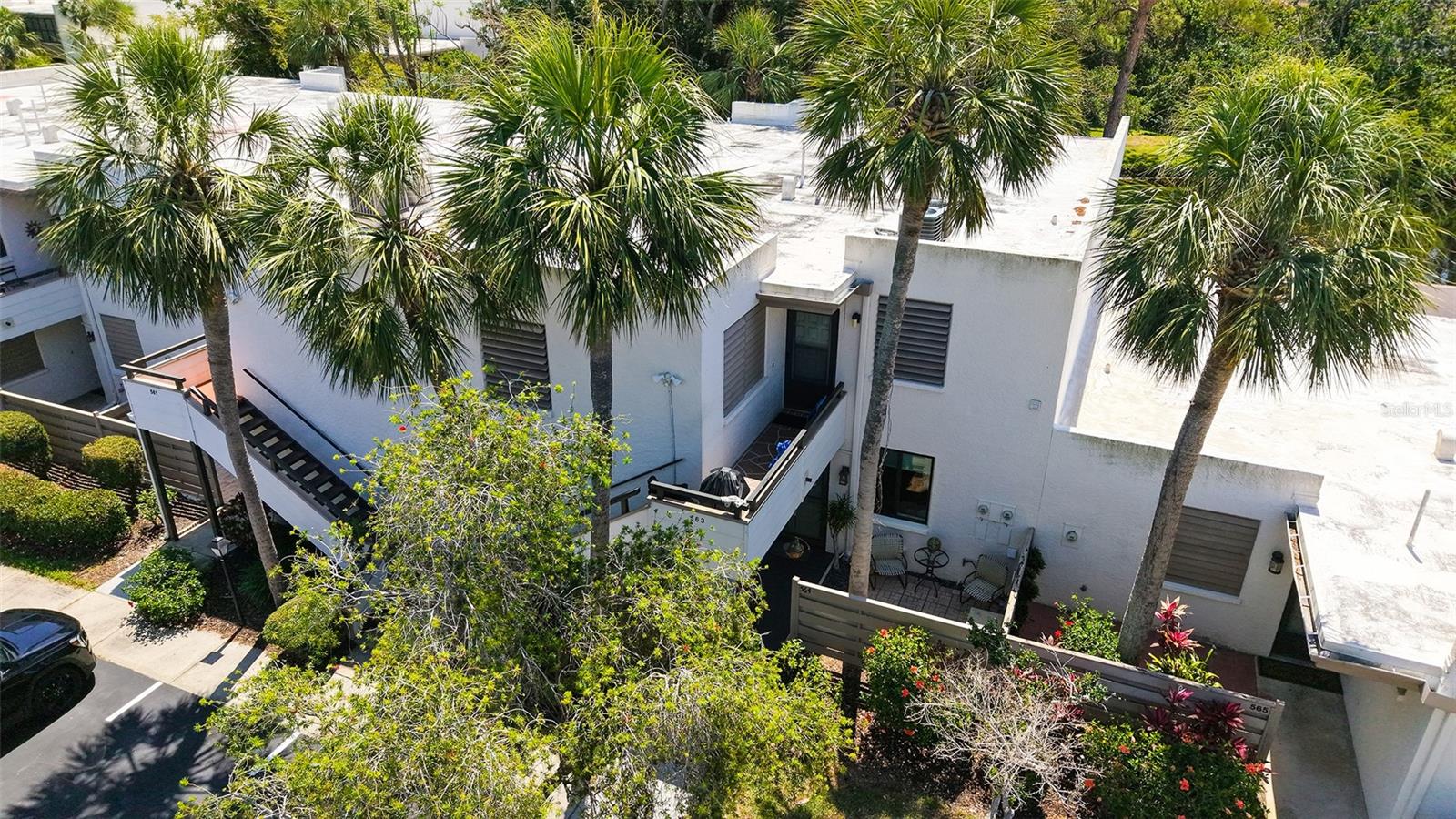 564 LAKESIDE DRIVE 564