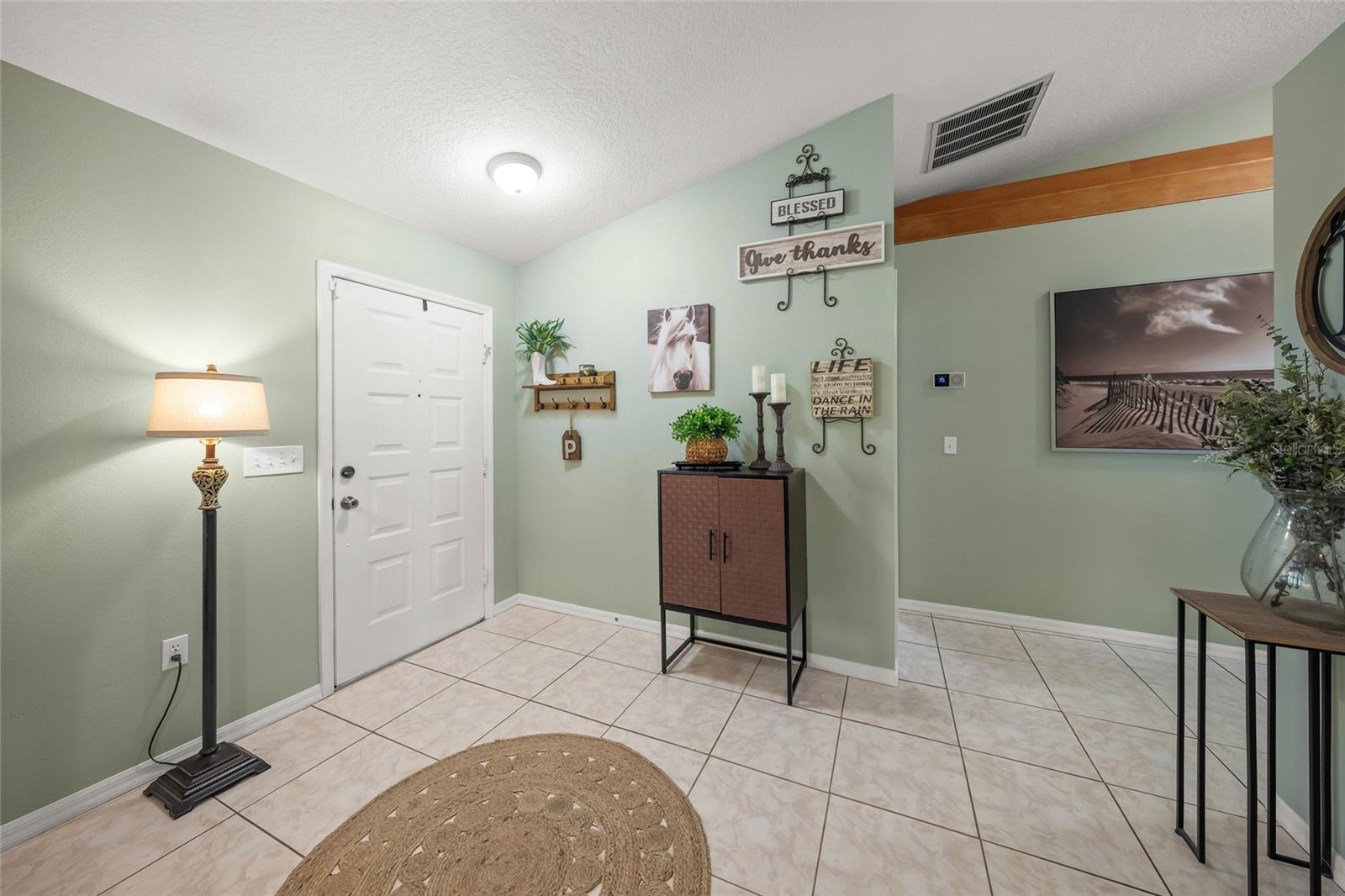 COUNTRY PALMS - Residential