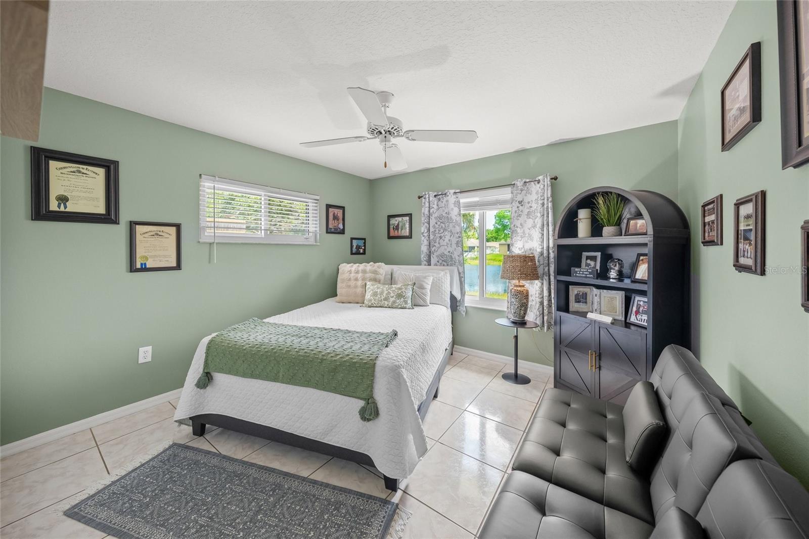 COUNTRY PALMS - Residential