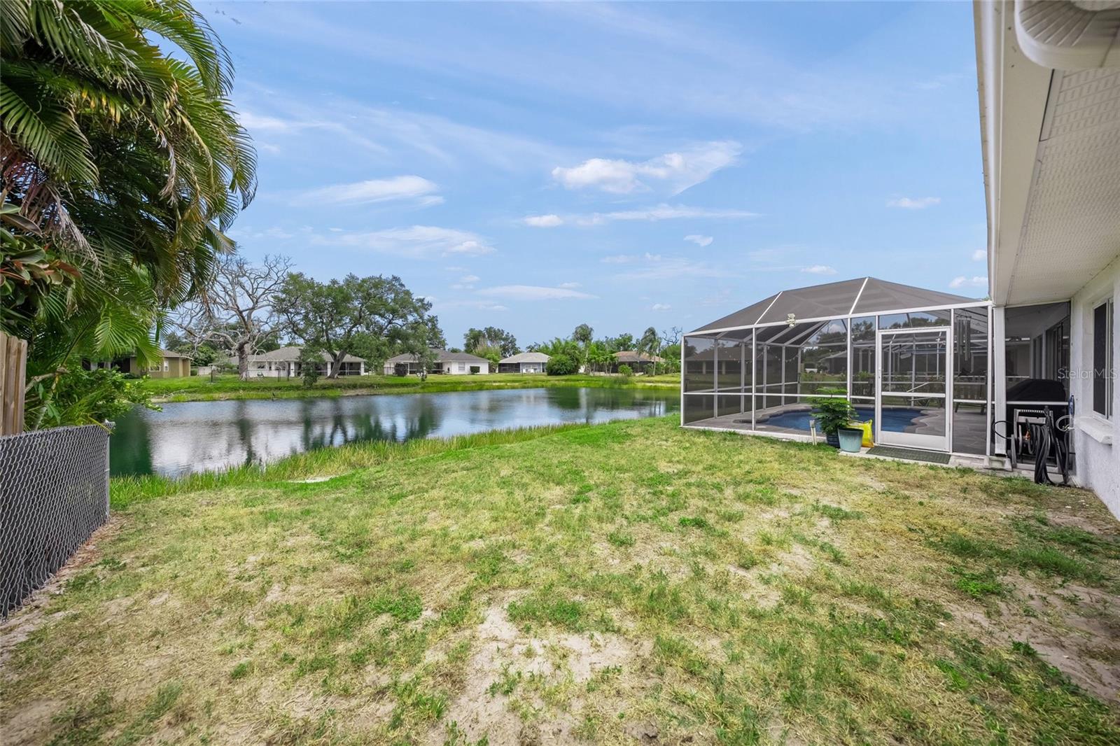 COUNTRY PALMS - Residential