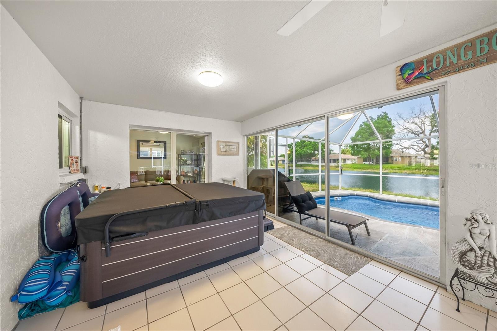 COUNTRY PALMS - Residential