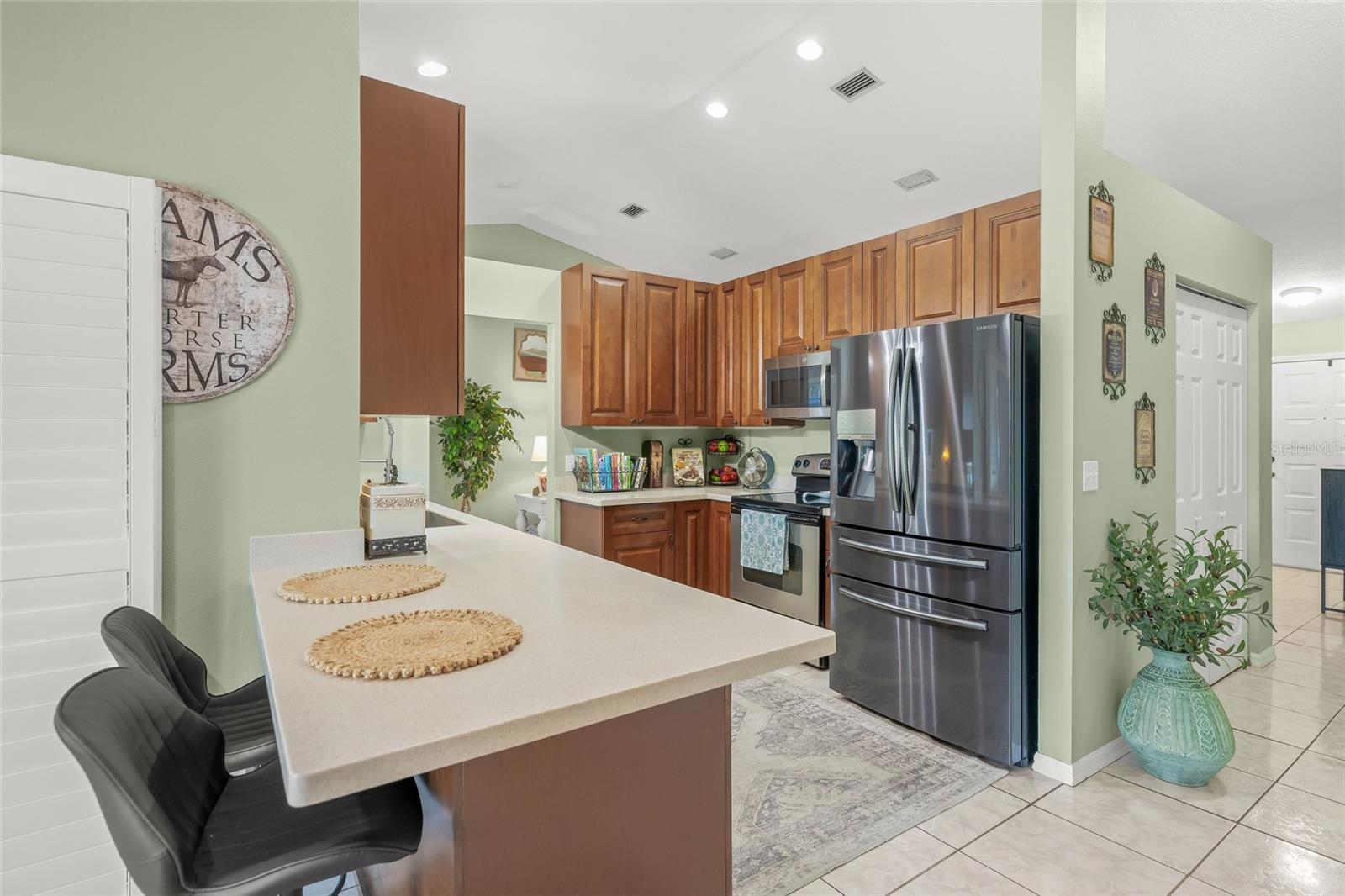 COUNTRY PALMS - Residential