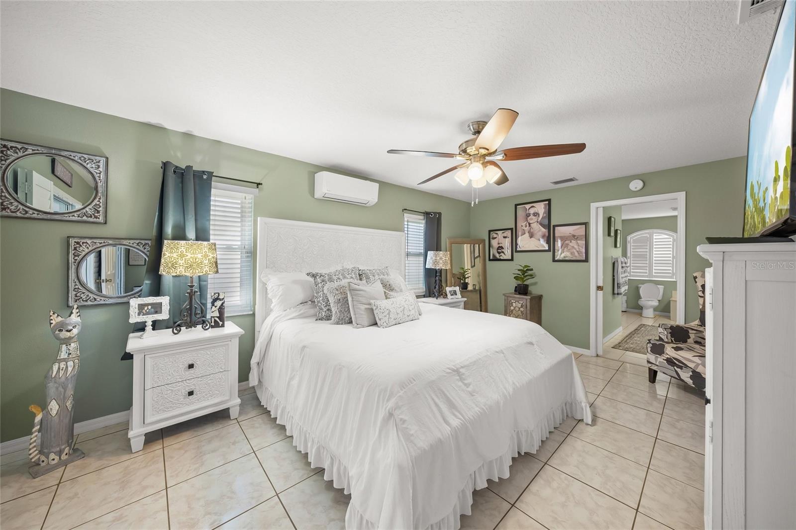 COUNTRY PALMS - Residential
