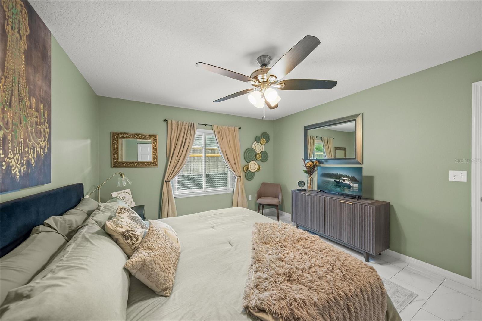 COUNTRY PALMS - Residential