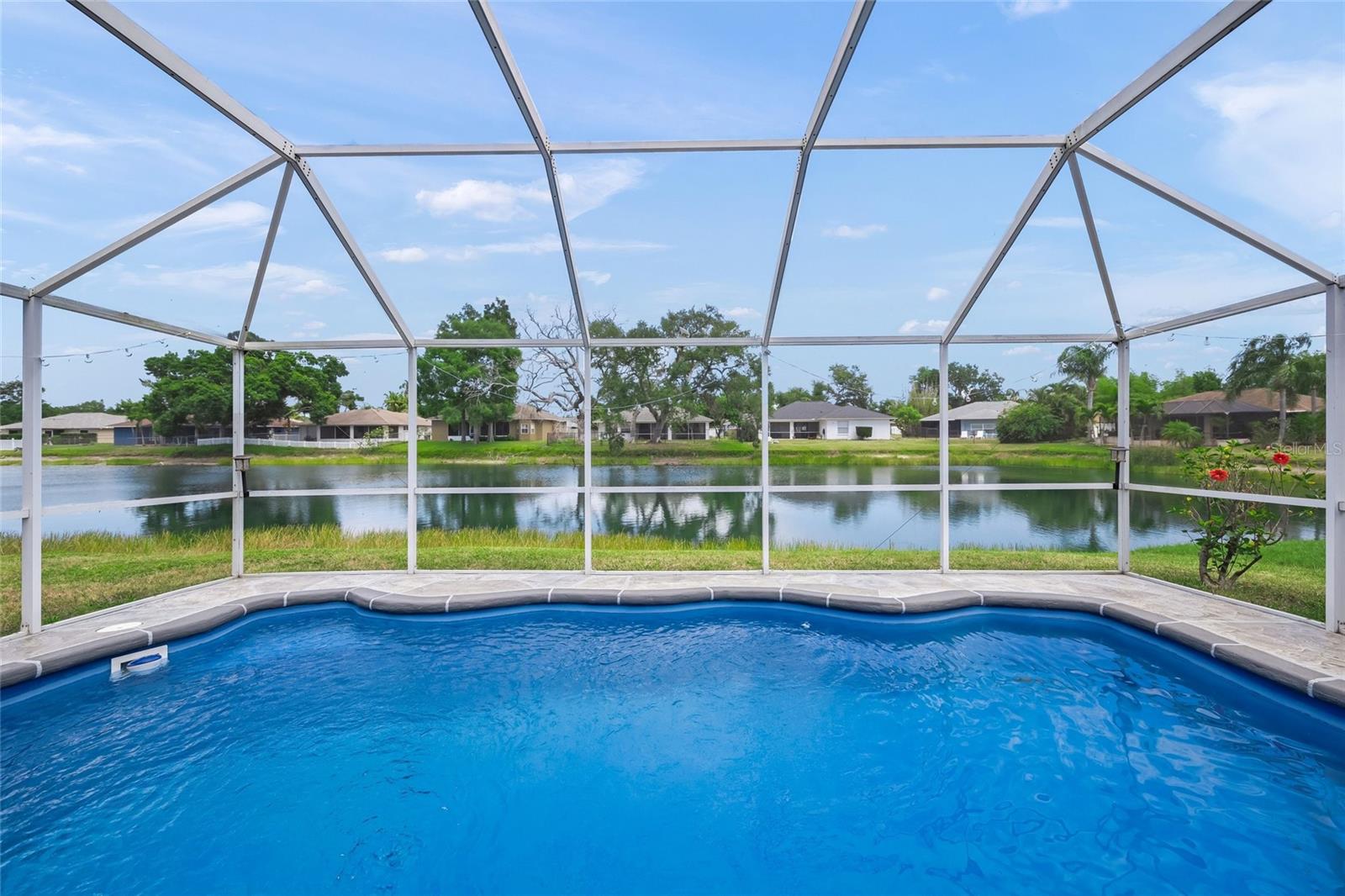 COUNTRY PALMS - Residential